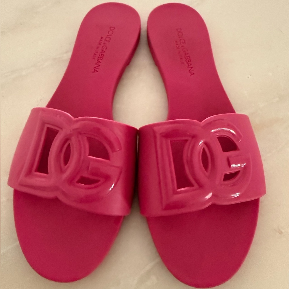 Dolce & Gabbana Fuchsia Logo Slide Sandals